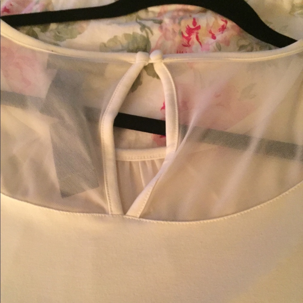 Beautiful ivory blouse - Picture 3 of 4